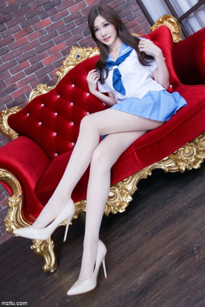 成熟迷人的美少妇，美腿纤细白皙真性感-博拾图库