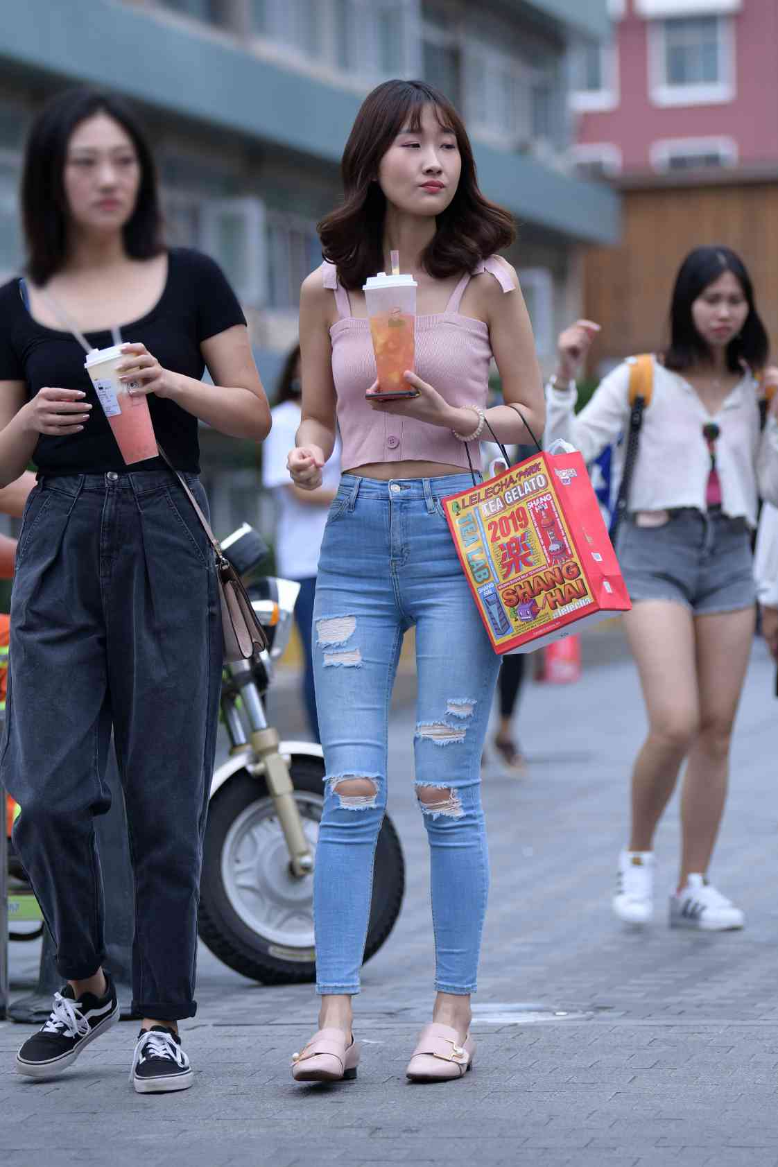 图片[2]-【免费】紧身牛仔裤女生【18P】04014-博拾图库