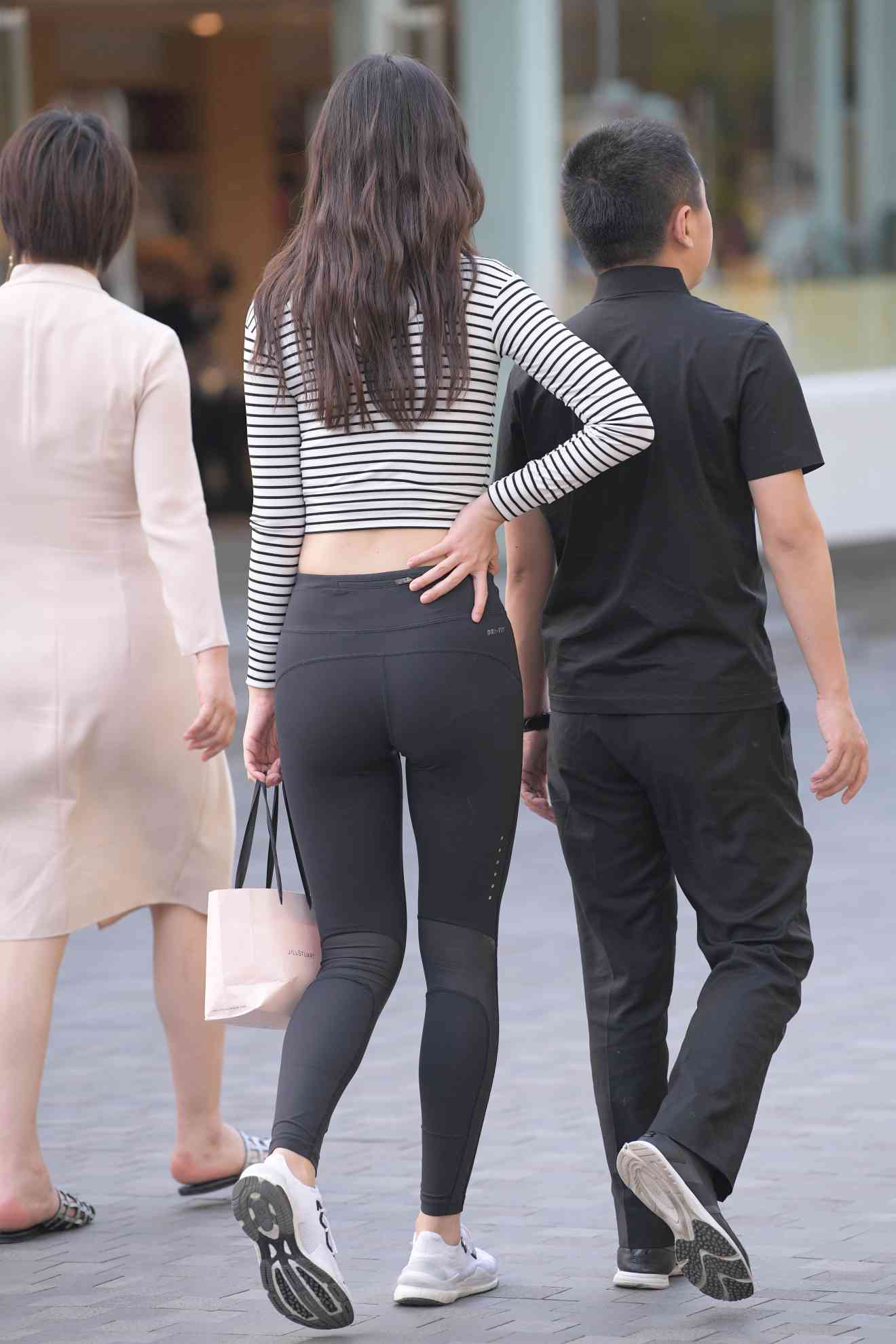 图片[3]-【免费】逛街的瑜伽裤女人【23P】04033-博拾图库