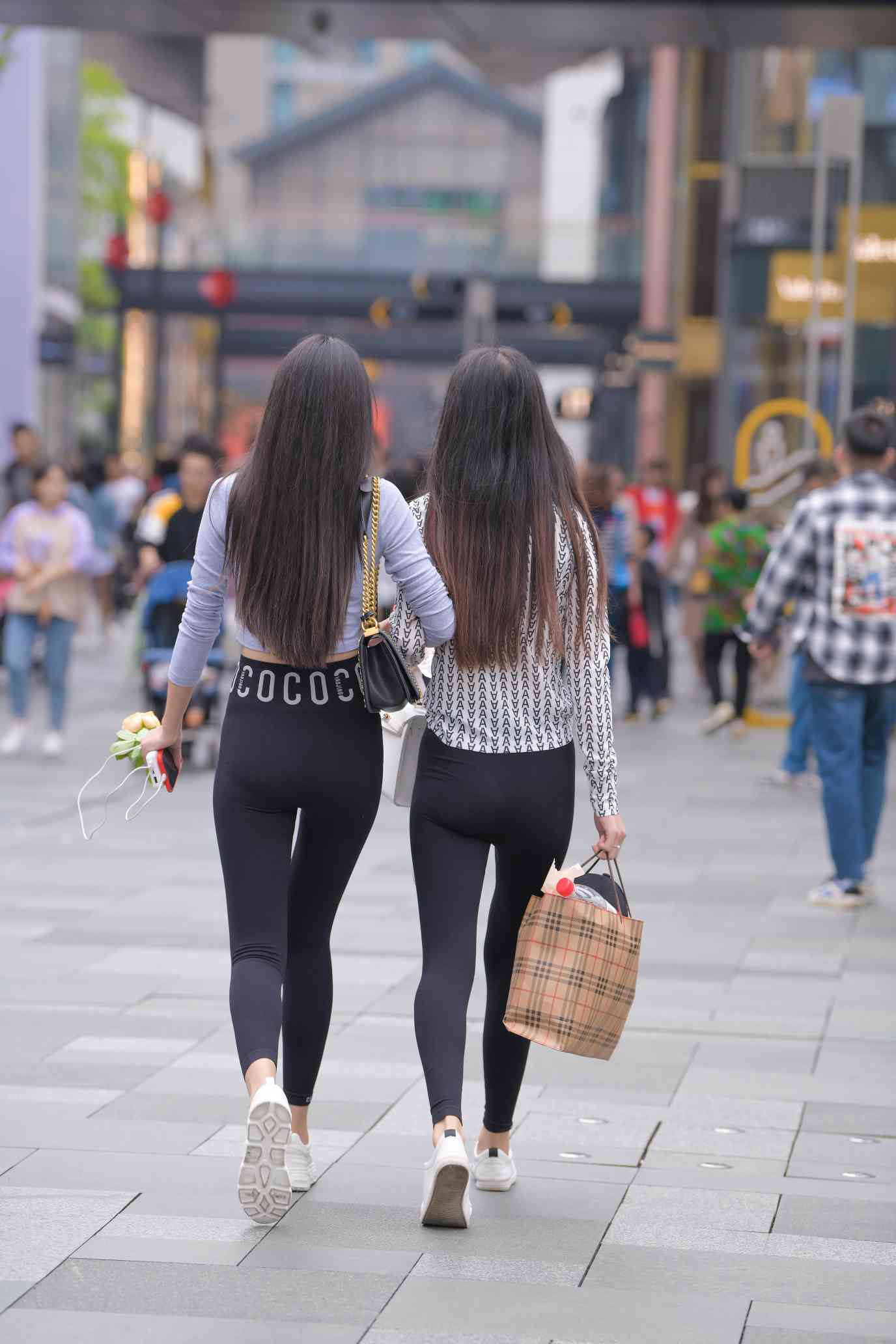 图片[4]-【免费】逛街的两个瑜伽裤姑娘【40P】04030-博拾图库