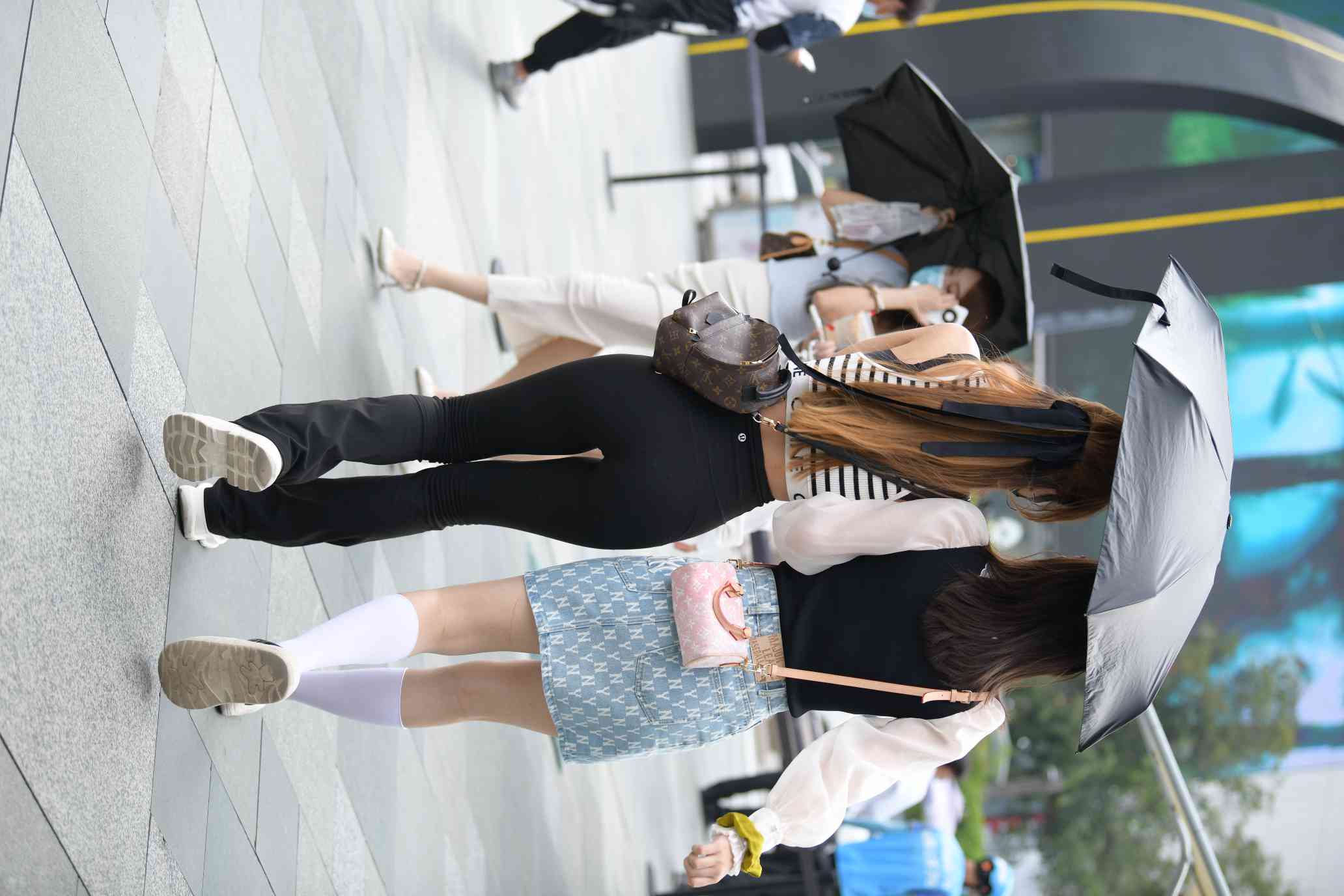图片[3]-打伞的瑜伽裤姑娘【93P】04032-博拾图库