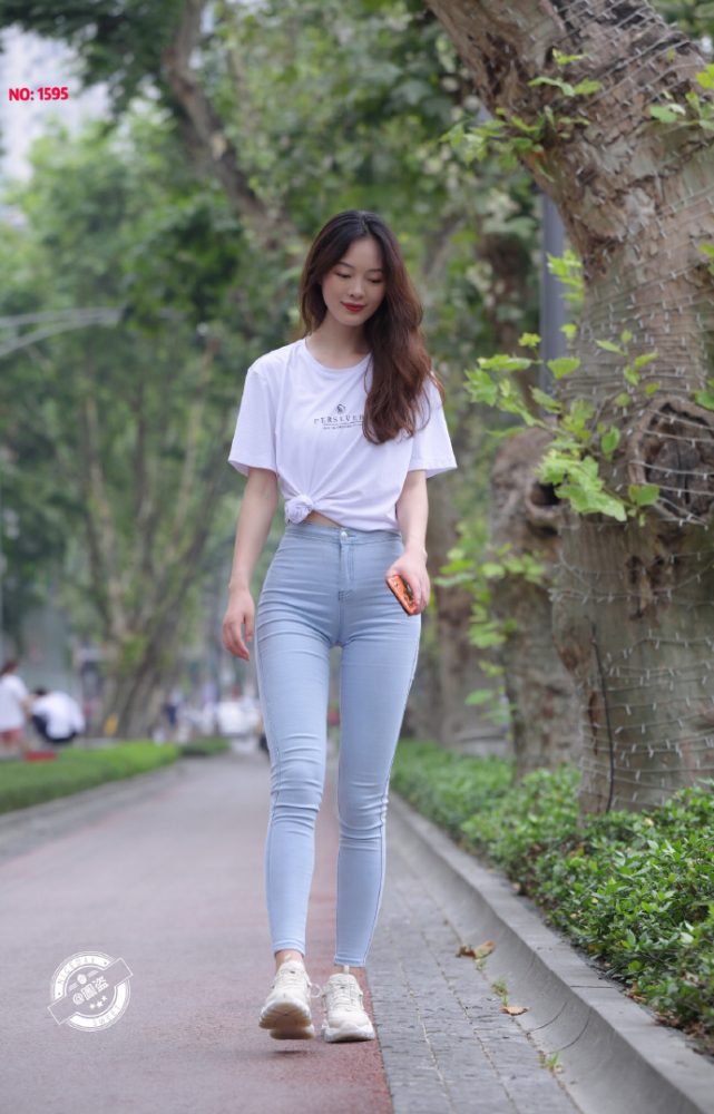个子非常高的紧身牛仔裤女孩J2065 879P1V-25.5GB-博拾图库