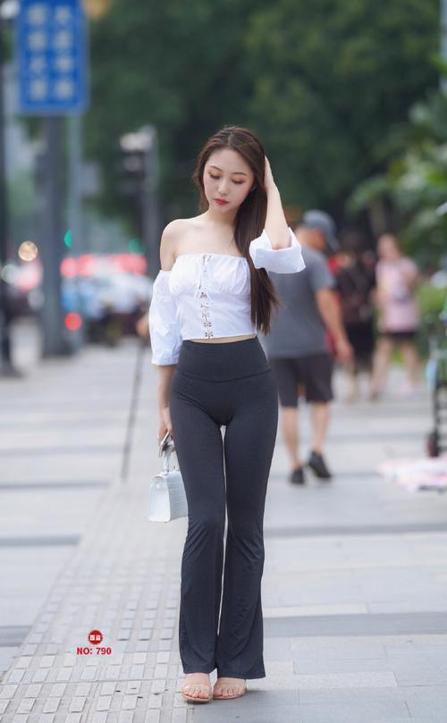 身材非常哇塞的瑜伽裤女孩  J1333 521P6V-21.6GB-博拾图库