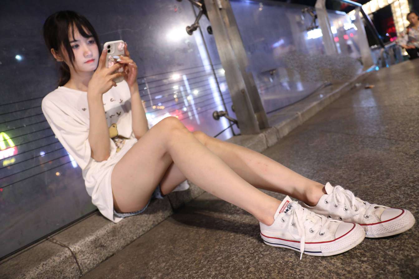 图片[3]-KTV里唱歌的长腿帆布鞋女孩【102P】20015-博拾图库