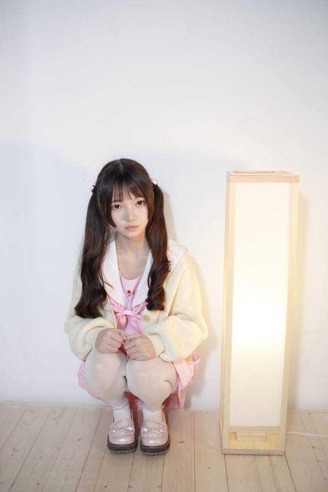 图片[2]-好像有什么心事的白丝双马尾女孩【59P】20022-博拾图库