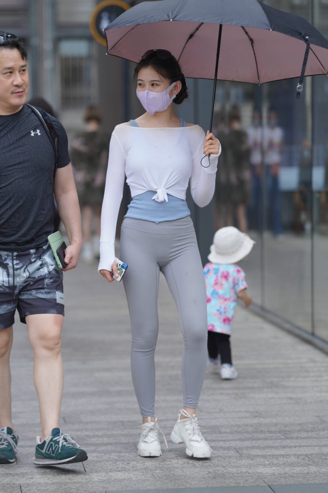 街拍逛街的瑜伽裤小女人  J2874 36P-469MB-博拾图库