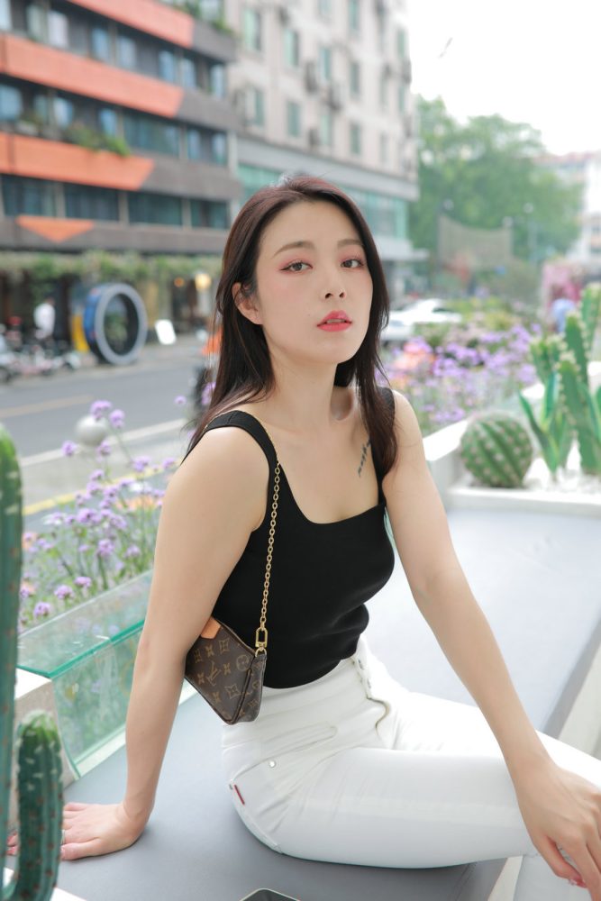 非常漂亮的白色紧身裤女孩J2055 895P2V-24.5GB-博拾图库
