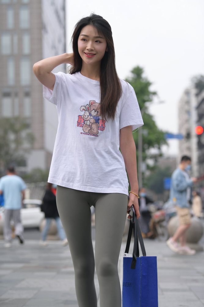 一身休闲装的瑜伽裤女孩J2961 709P1V-24.1GB-博拾图库