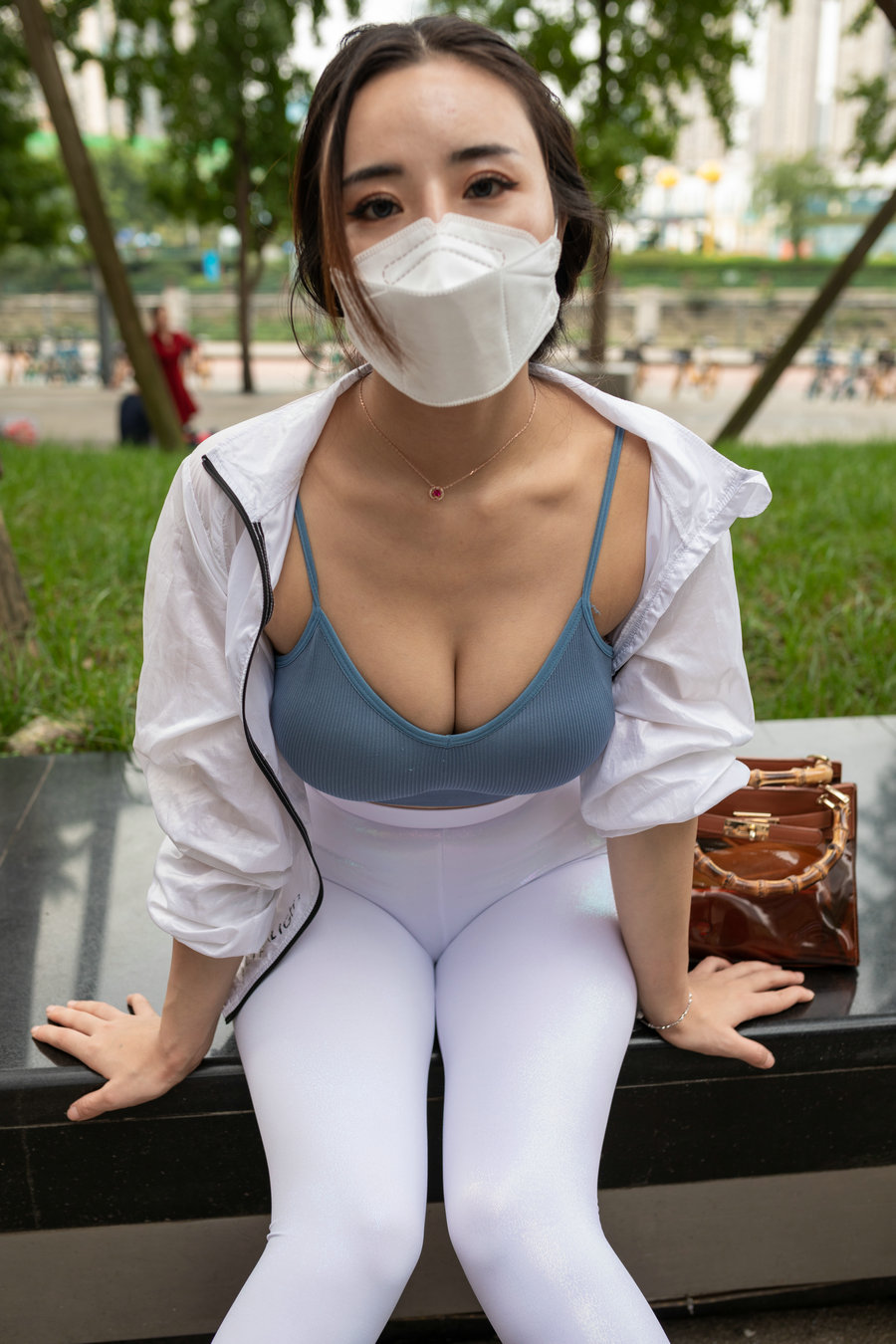 图片[1]-白色瑜伽裤女孩很漂亮 J1518 856P4V-30.0GB-博拾图库