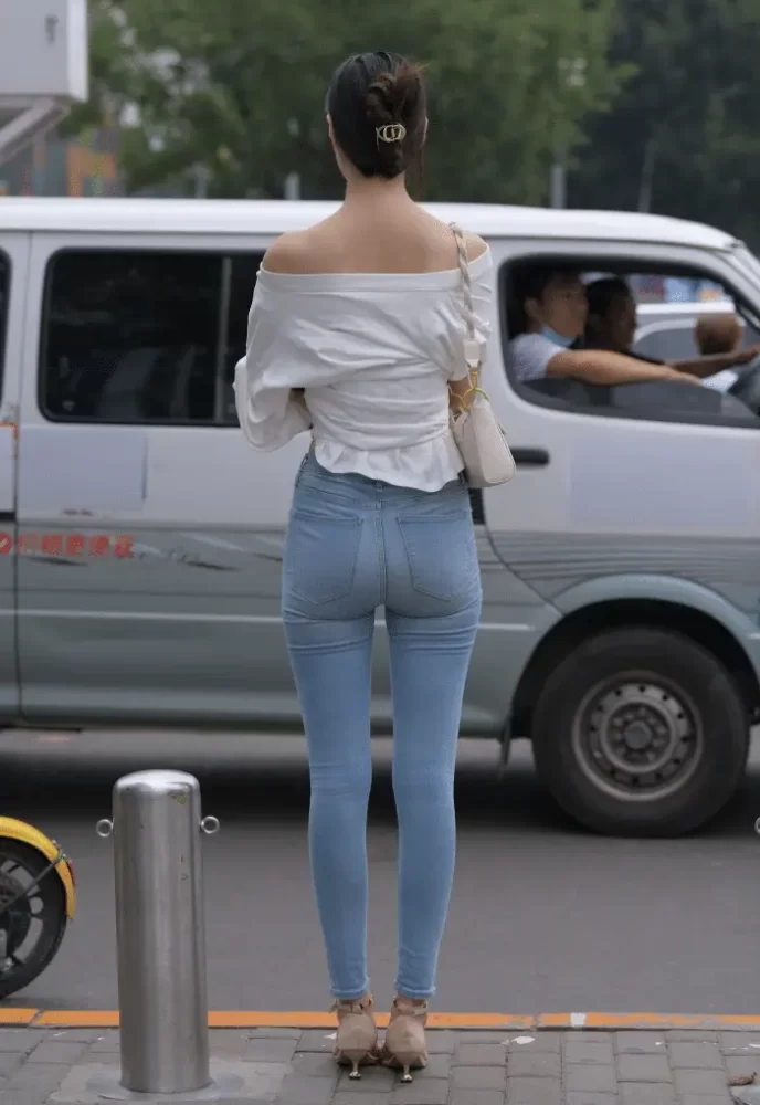 紧身牛仔裤优雅小女人J2238 322P1V-14.1GB-博拾图库