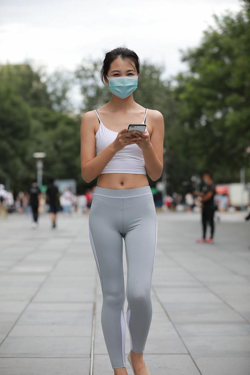 图片[4]-灰色瑜伽裤姑娘笑容超甜 J5074 180P2V-2.15GB-博拾图库