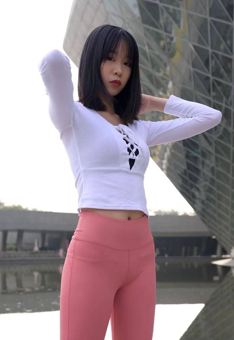 图片[1]-粉色瑜伽裤年轻女孩 J1311 417P17V-14.9GB-博拾图库
