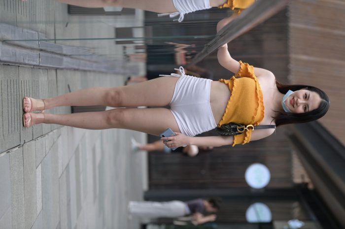高腰白色短裤的漂亮女孩【767P】00065-博拾图库