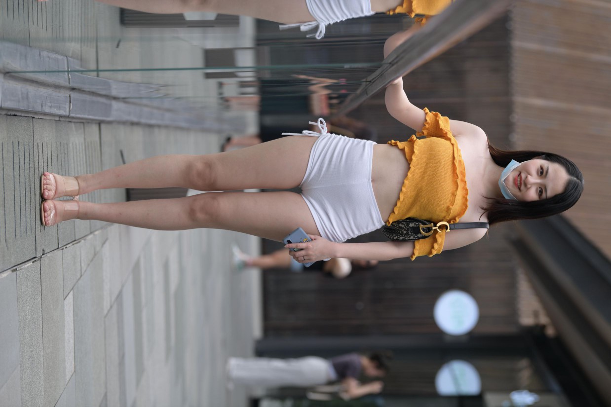 图片[2]-高腰白色短裤的漂亮女孩【767P】00065-博拾图库