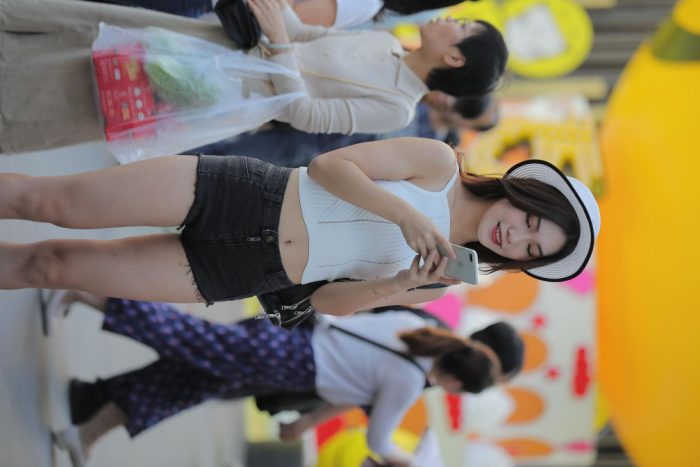 非常时尚阳光的牛仔热裤女孩【808P】00064-博拾图库