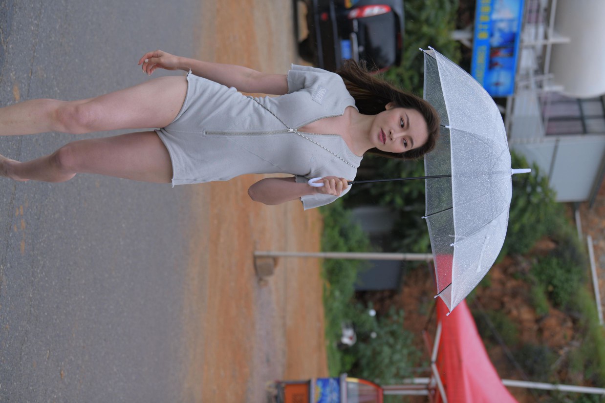 图片[5]-阴雨天在海边骑车的长发女人【156P】00044-博拾图库