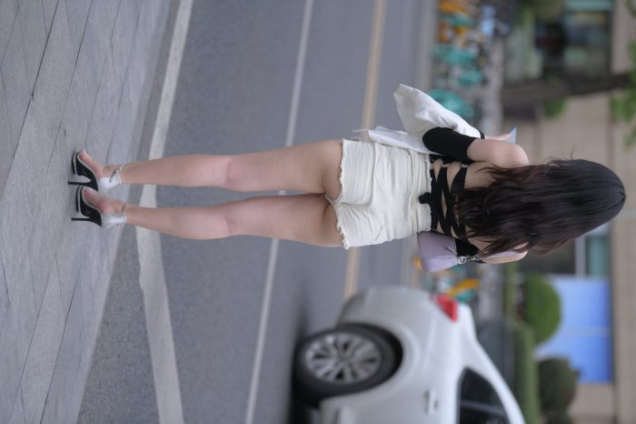 长发飘飘的白色热裤美丽女孩【49P】00029-博拾图库