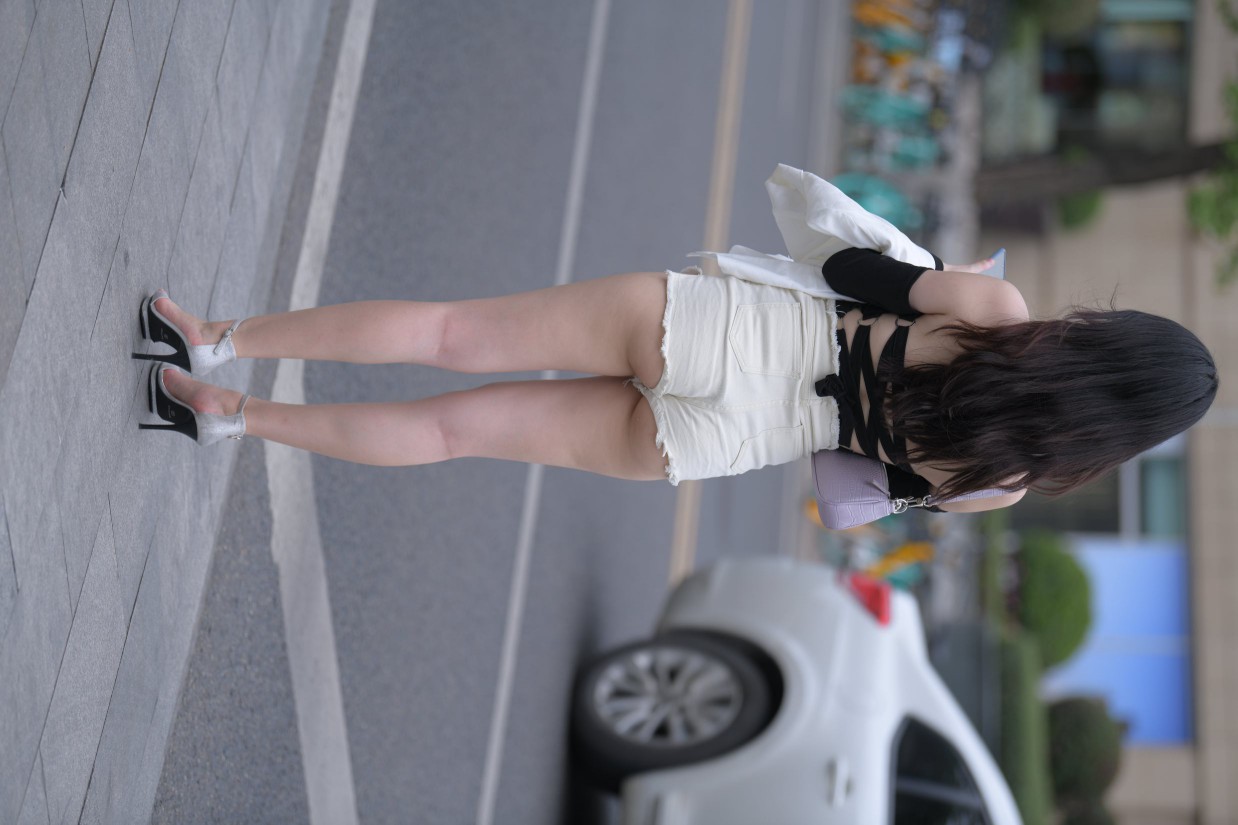 图片[2]-长发飘飘的白色热裤美丽女孩【49P】00029-博拾图库