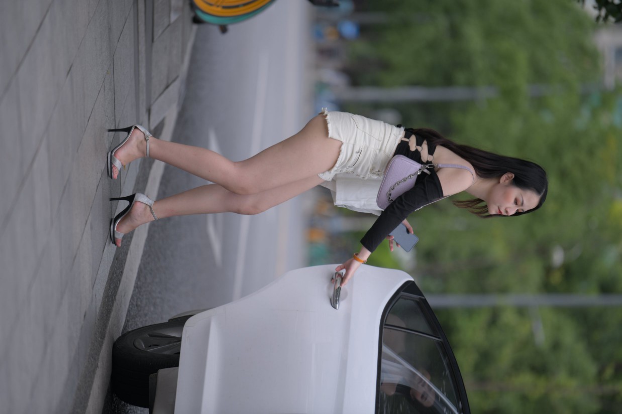 图片[6]-长发飘飘的白色热裤美丽女孩【49P】00029-博拾图库