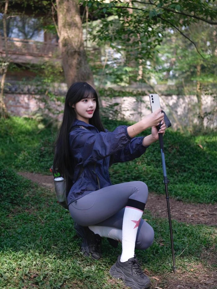 爱爬山的瑜伽裤MM，太甜美了！~-博拾图库