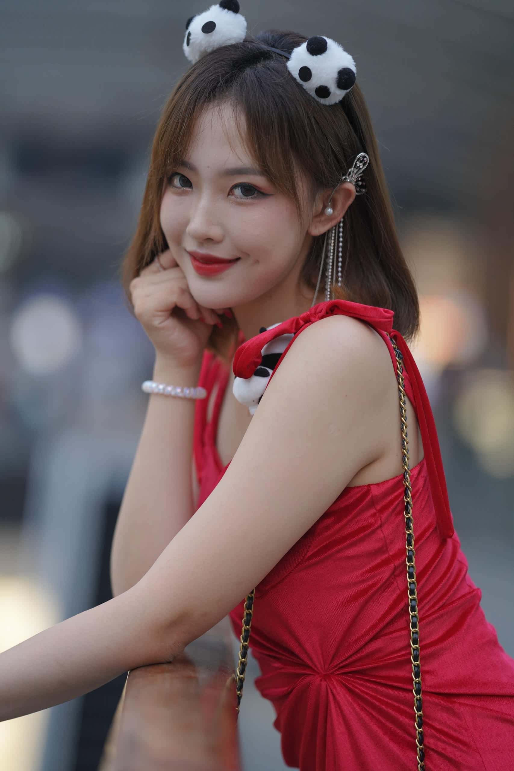 图片[3]-P4187 亮眼红色吊带裙 【352P】-博拾图库